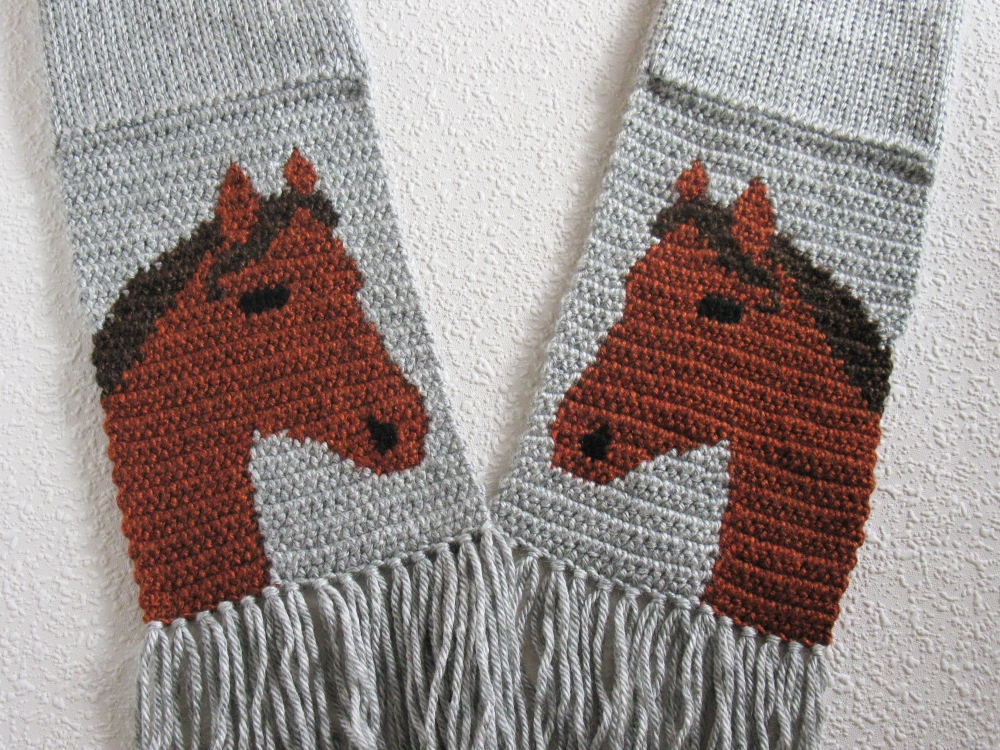 Horse lovers scarf. Gray knit scarf with sorrel horses for equestrians hooknsaw