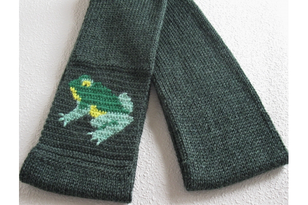 folded frog scarf