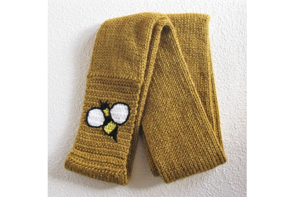 scarf with bee