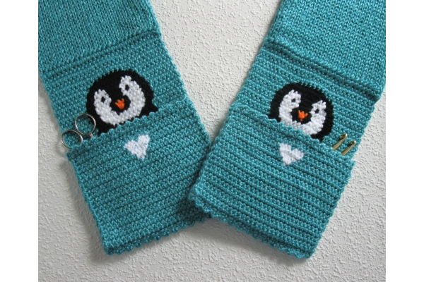 too cute penguin scarf