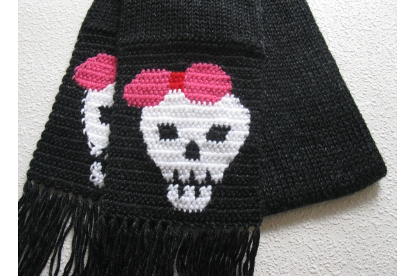 black skull scarf