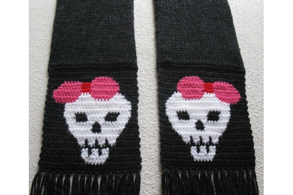 skull and pink bows