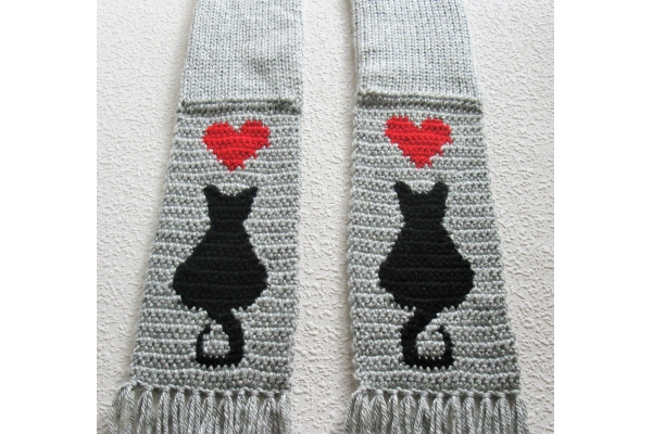 cat and hearts scarf