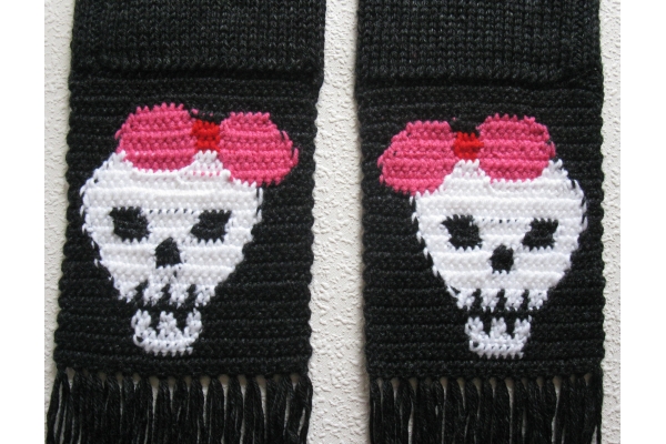 back side of skull scarf