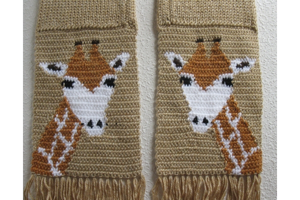 reverse giraffe scarf