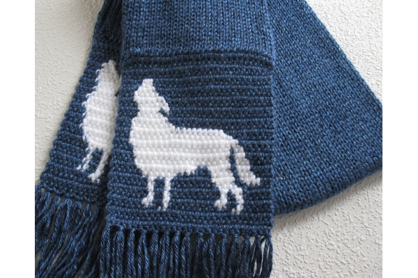 white wolves scarf