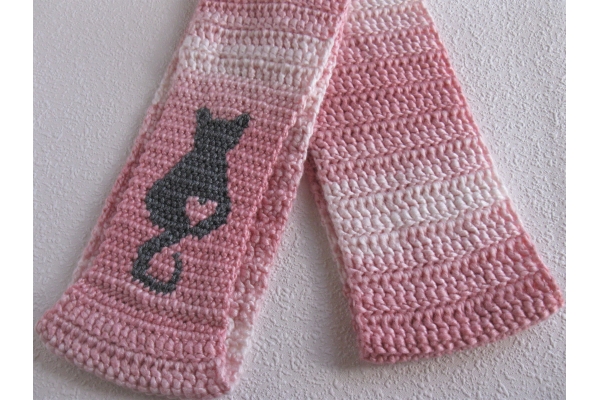 pink scarf with gray cat