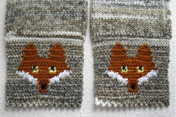 reverse view fox scarf