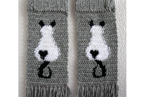reverse side of cat scarf