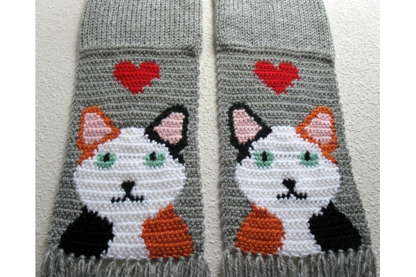 gray scarf with cats