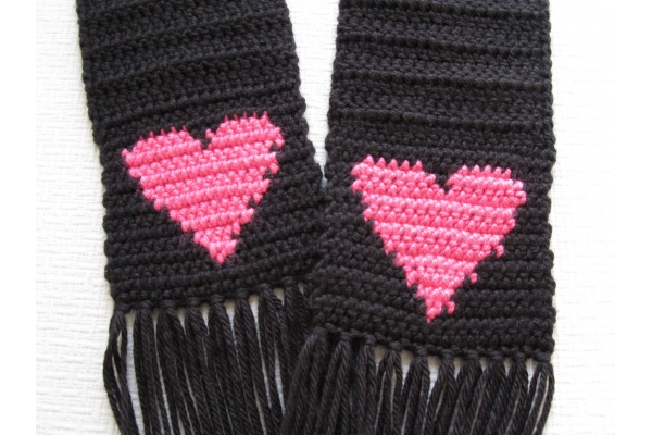 black and pink hearts scarf
