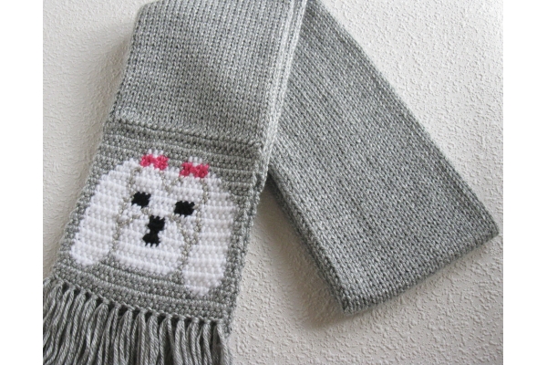 Folded Maltese scarf