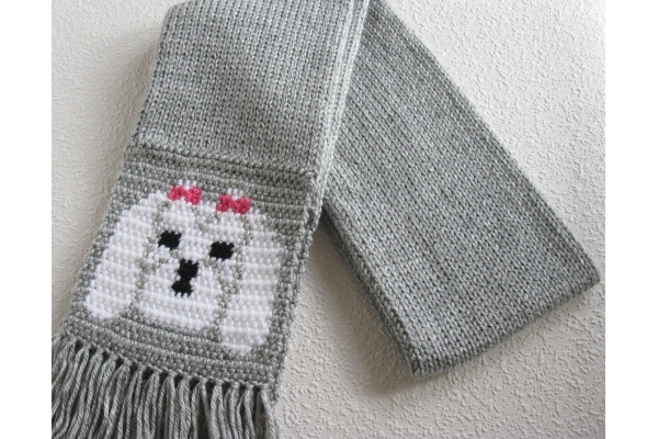 Folded Maltese scarf