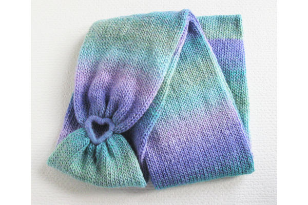 knit scarf with heart