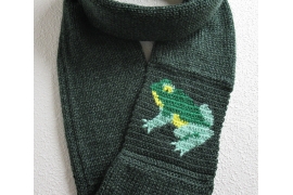 Knit frog scarf