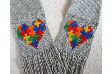 Puzzle heart scarf