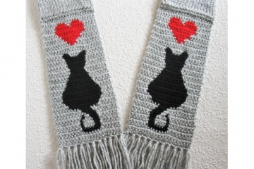 Black cat and hearts scarf