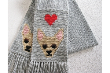 Chihuahua dog scarf. Gray knitted scarf with red hearts and fawn chi dogs