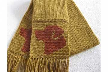 Gold scarf with fox red Labrador dogs
