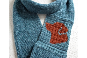 Labrador Infinity Scarf. Glacier blue knitted circle cowl with a fox red lab dog